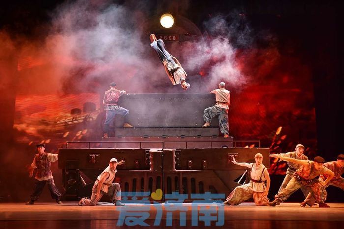 追忆红色经典，济南市杂技团《红色记忆》再现峥嵘岁月