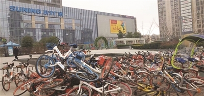 南京共享单车数量遭“腰斩” 公共自行车使用量回升