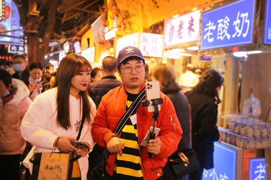 践行传承与文明使命 抖音新春分享官派对构筑春节新风潮