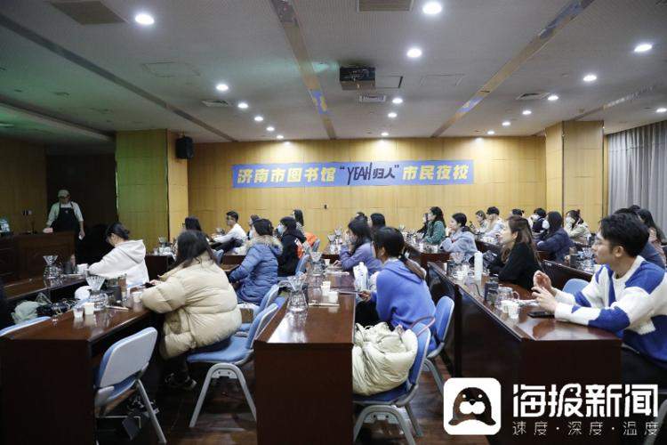 在躺平与内卷之间，他选择上夜校