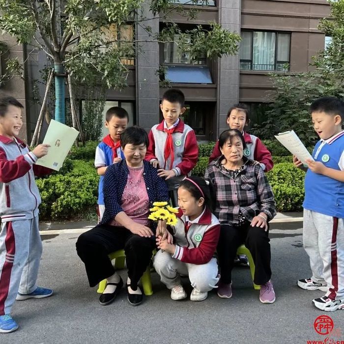 九九重阳节 浓浓敬老情——智轩学校二（2）中队开展重阳节主题教育活动