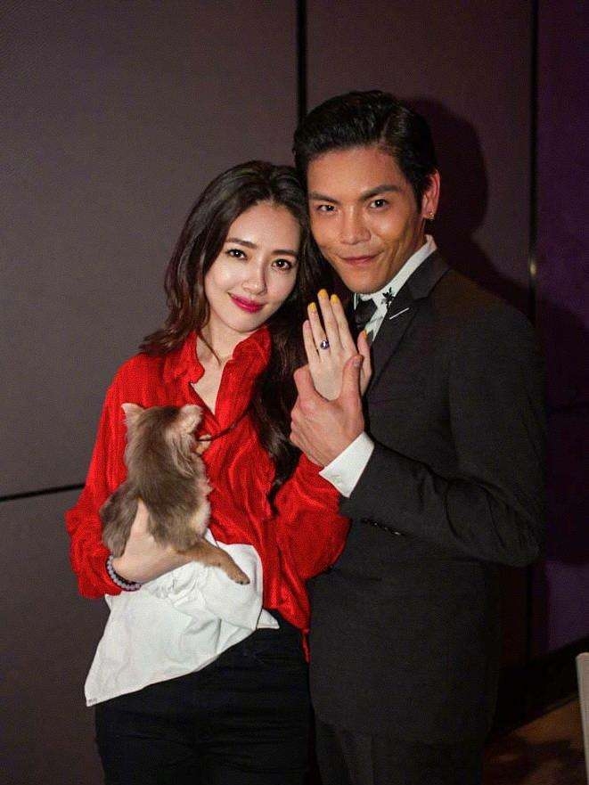 【吃瓜】郭碧婷再被疑怀孕 旅行照穿的宽松也有凸起孕味十足