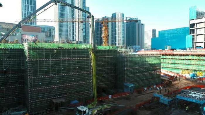 冲出地表！济南CBD中央广场318米高楼完成塔楼地下结构施工