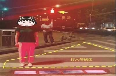 “会发光的斑马线” 亮相南京