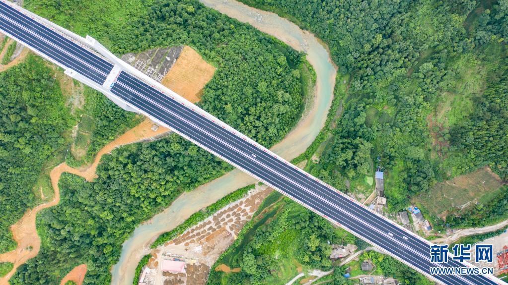 贵州都安高速公路建成通车