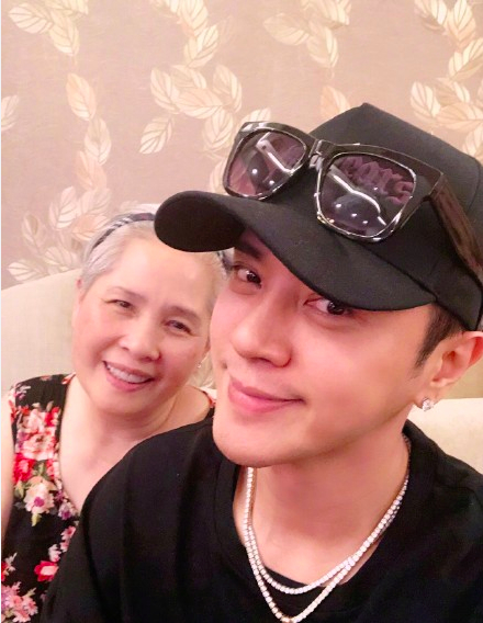 好事将近？周扬青与罗志祥妈妈合影甜喊“妈妈”