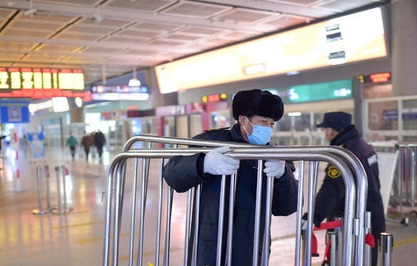 济南西站出站口双向通道恢复正常通行