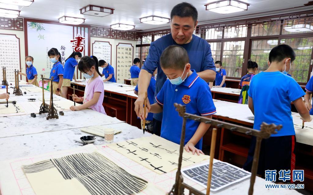 广州试点小学生暑期校内托管服务工作