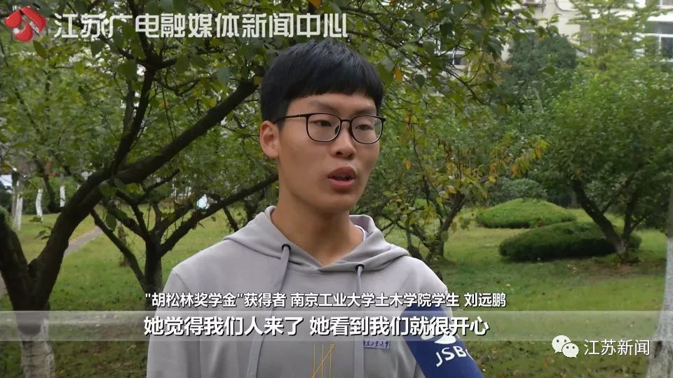 97岁老奶奶住毛坯房，却花40万做这事…这才是“真·女神”！