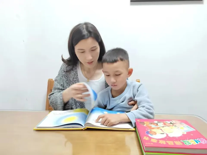 营造阅读氛围，济南市槐荫区第三实验幼儿园开展书香家庭活动