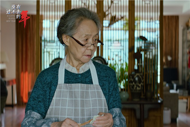 《没有过不去的年》曝预告 吴刚吴彦姝出演母子