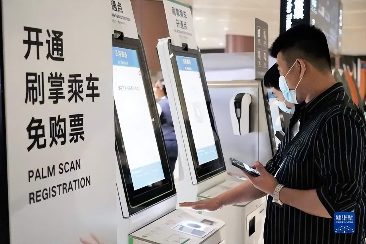 空手能付款！微信官宣刷掌支付，网友：这下真要“剁手”了