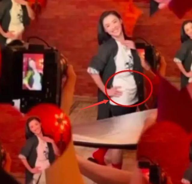 张柏芝小腹凸起被疑怀四胎|纳尼？张柏芝小腹凸起被疑怀四胎是怎么回事？究竟什么情况？