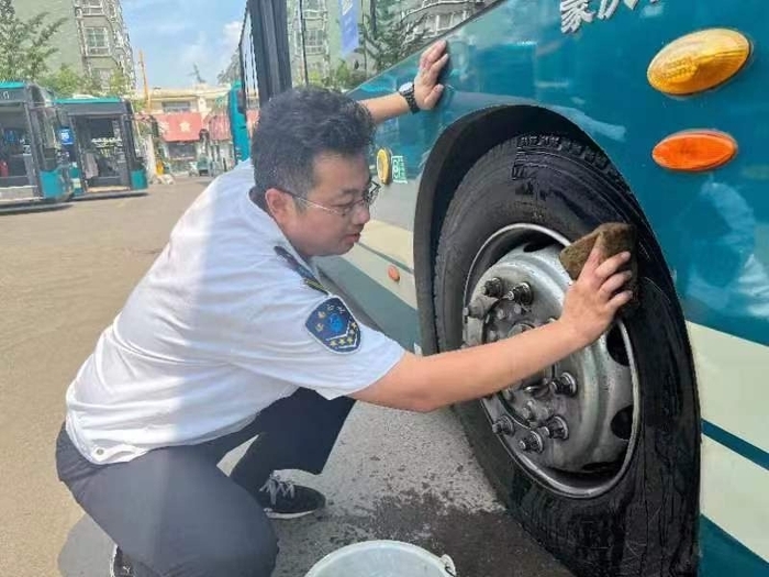 济南公交国庆假期营运班次约26.3万班，客运量约556万人次