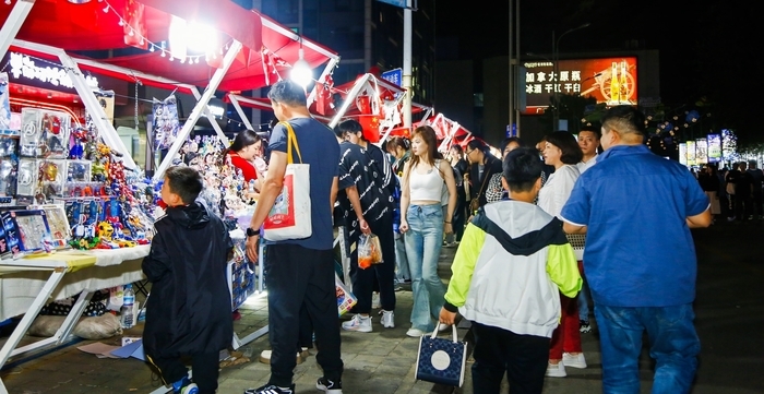 济南商圈火了“市集经济”