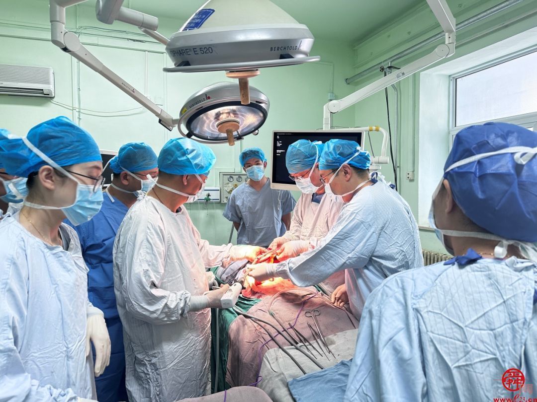 山东第一医科大学附属省立医院胸外食管外科成功开展两例充气式纵膈镜食管癌手术