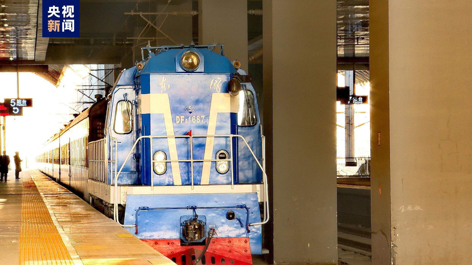 西宁至格尔木、拉萨增开多趟临时旅客列车 满足旅客节日出行