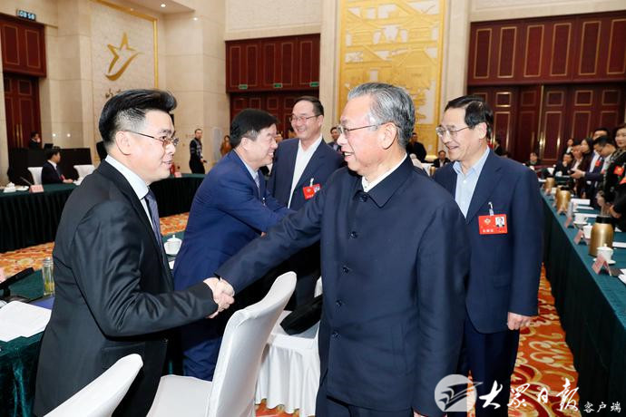 刘家义参加工商联界部分港澳委员联组讨论