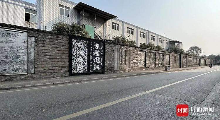 四川宜宾一文化墙被吐槽“像灵堂”,官方回应