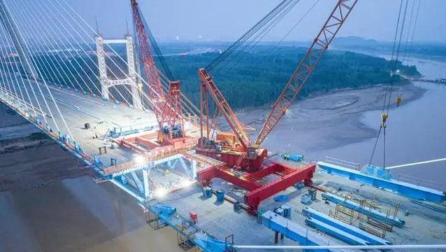 提前六个月，G104京岚线济南黄河公路大桥主桥正式合龙！