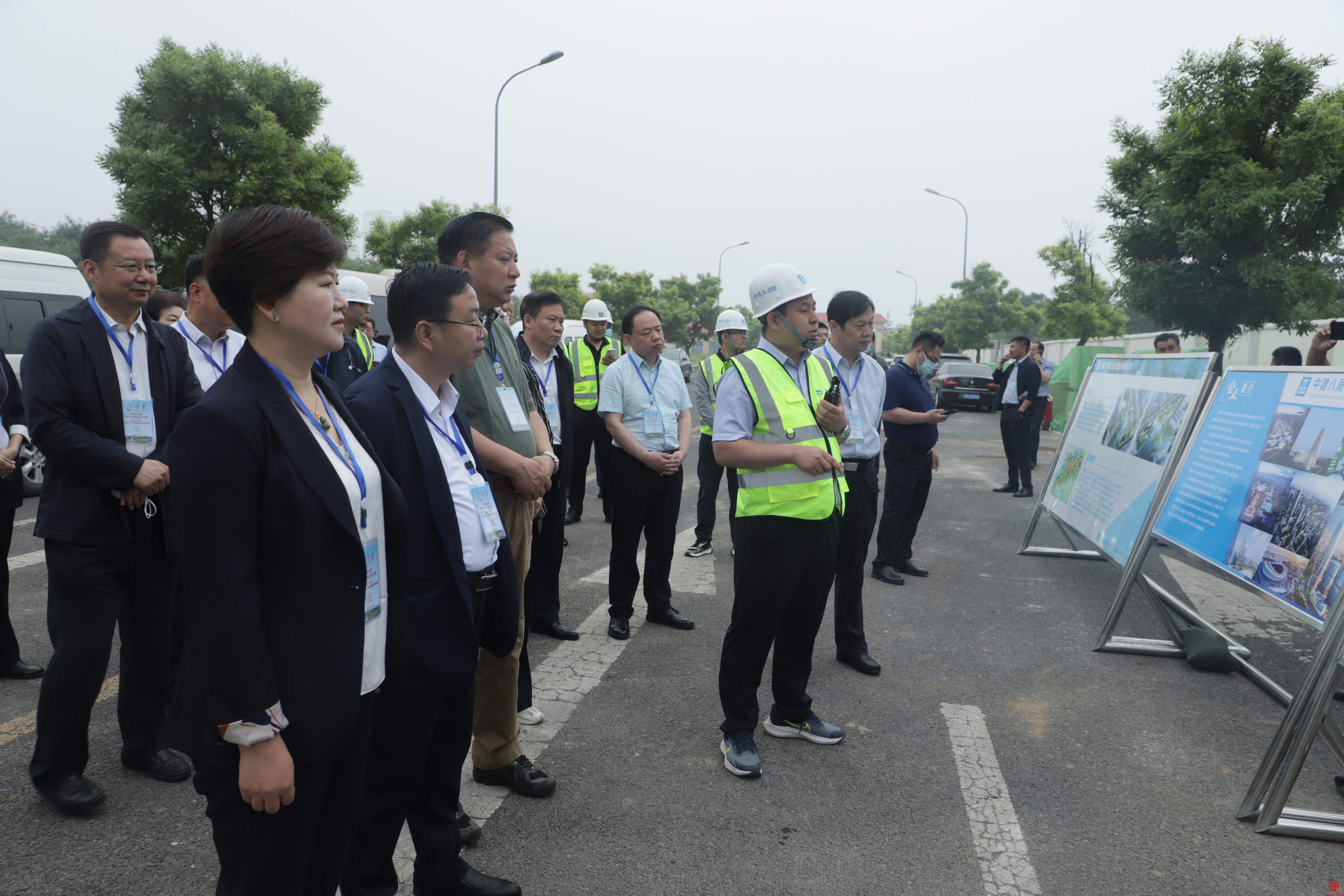 穿街巷巧施工 齐心协力保畅通——“商量”调研组赴槐荫区开展现场商量