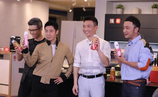 尼格买提|央视主持男团合体练劲舞，撒贝宁康辉小尼动作堪比广播体操