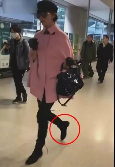 林志玲婆家归来孕相明显？走路小心翼翼，穿斗篷少女心爆棚