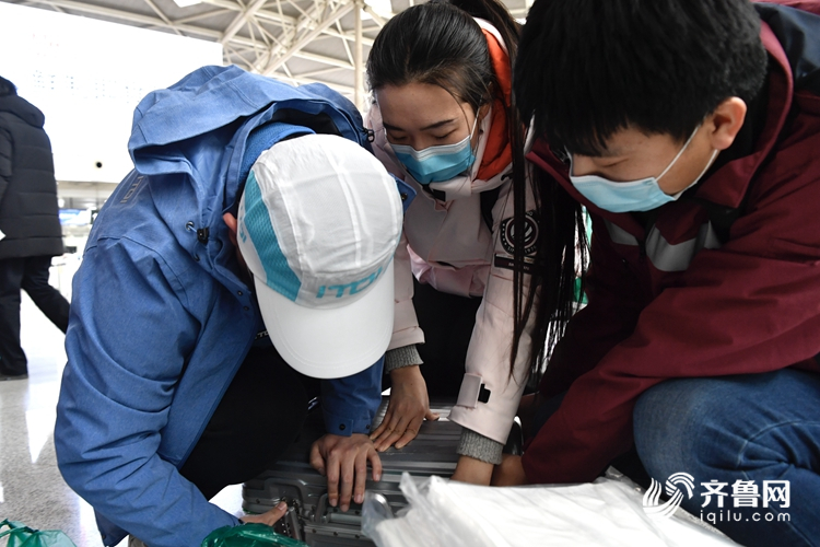 “回来我就嫁给你”，支援湖北推迟结婚 德州疾控刘维超机场浪漫求婚