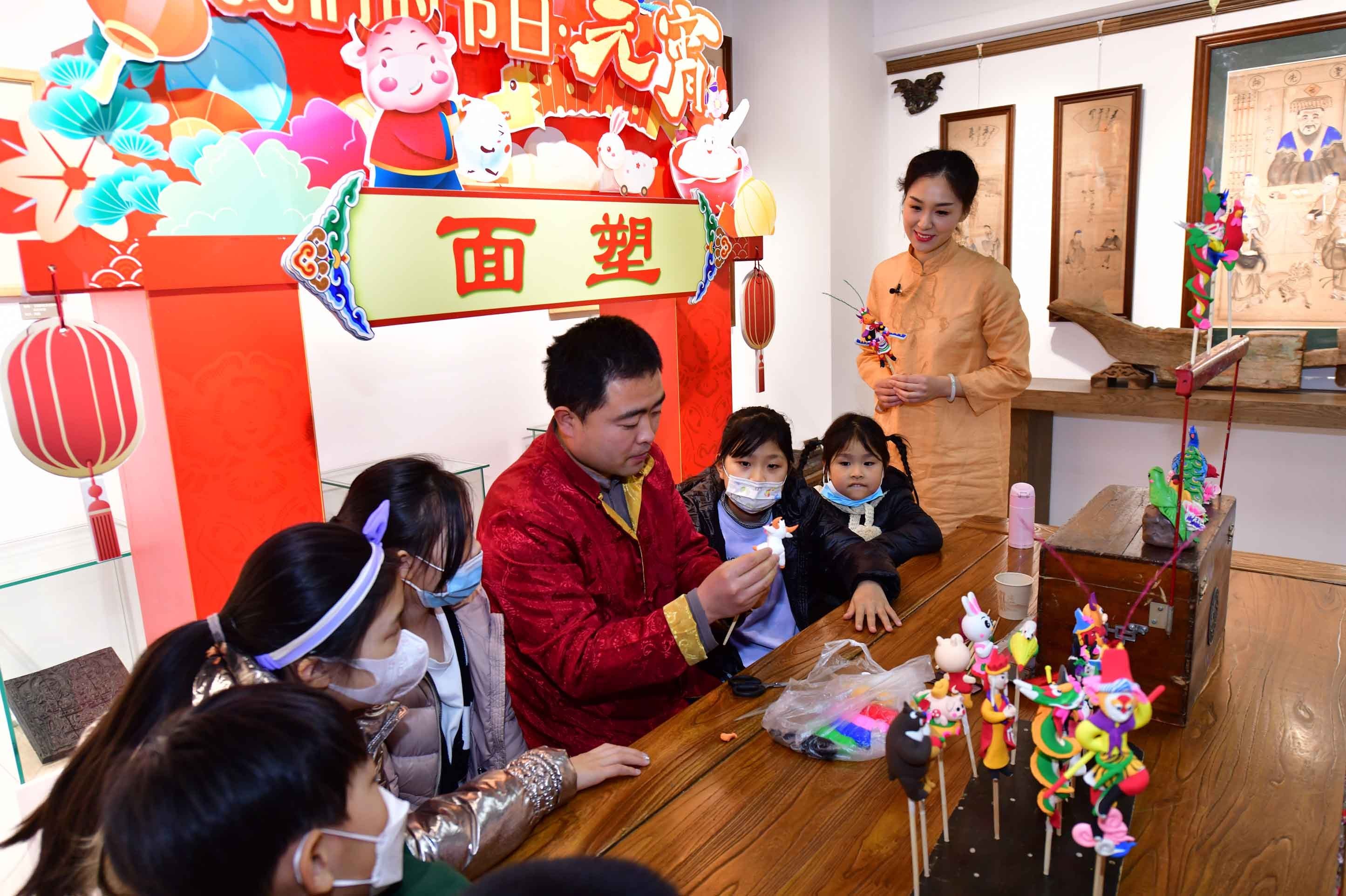 猜灯谜、诵诗词、赏花灯！青岛弘扬优秀传统文化迎元宵佳节