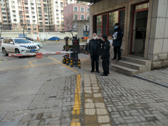 严阵以待 市二院安保科筑起保障安全的“防疫墙”