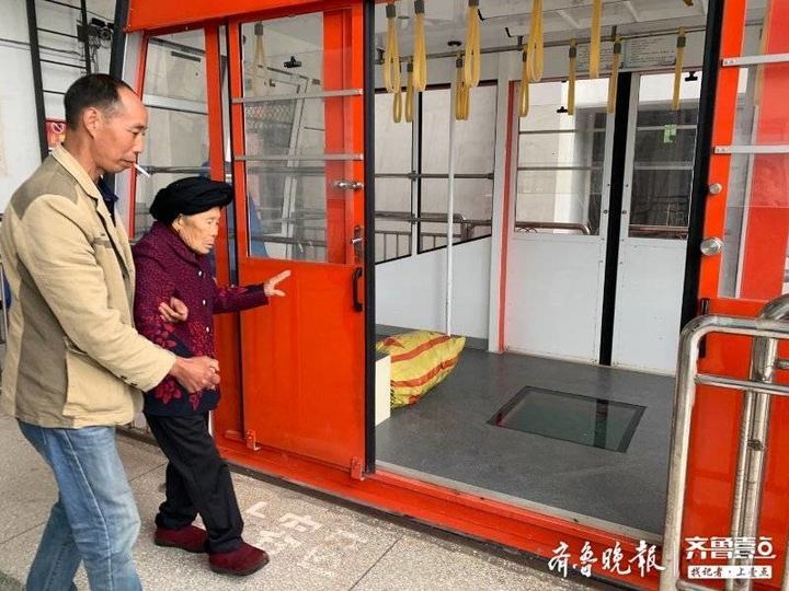 泰安“挑山工”赴川勇修“天索”，搭建脱贫“天路”