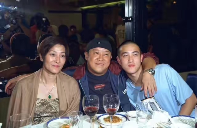 曾志伟妻子去世|【痛心】曾志伟妻子去世，曾志伟过往“风流韵事”又被扒出