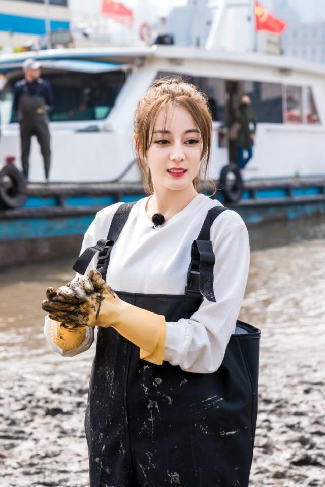 女汉子圈粉无数，岳云鹏大赞迪丽热巴：你好美！