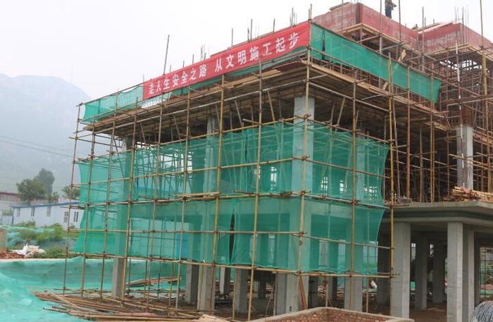 百名青年记者走基层