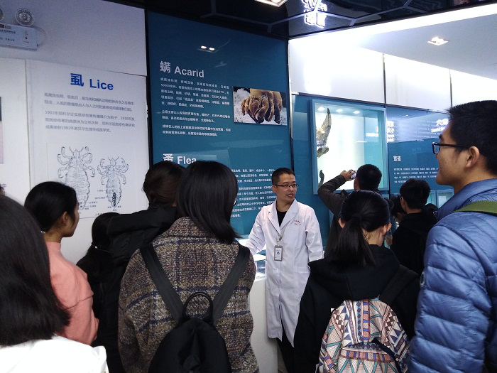 山东大学公卫学院2019级新生来济南市疾控中心开展入学教育