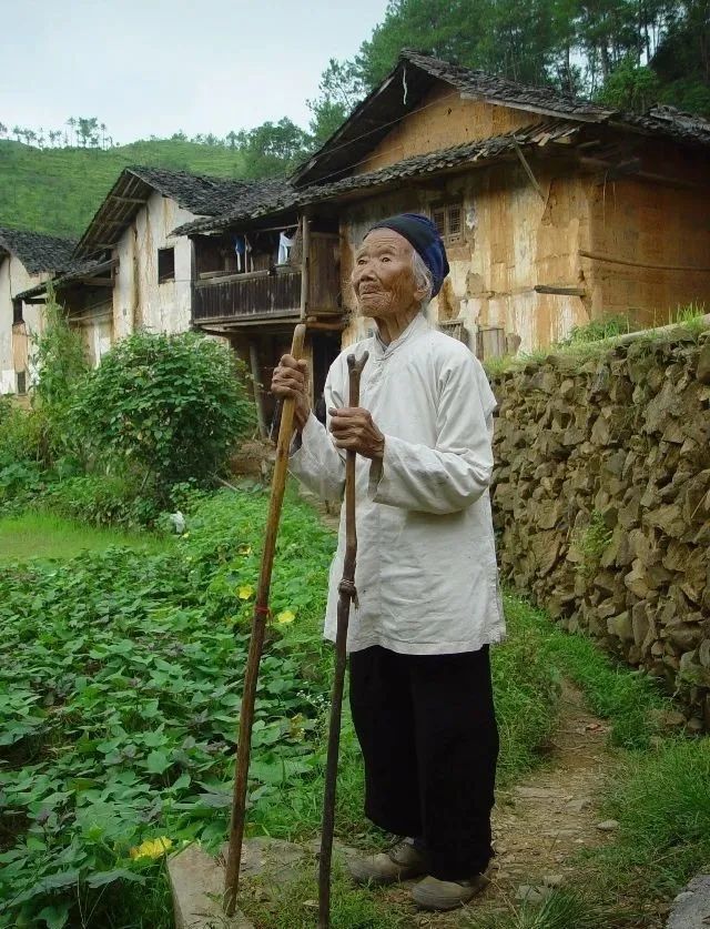 只为一个“等”字，她守候了七十多年