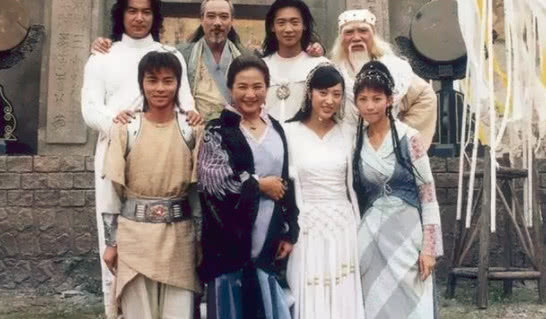 46岁蔡少芬高龄三胎得子！女强男弱的婚姻，为何唯独她获得幸福