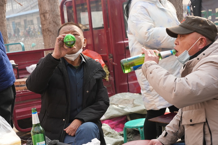 跟着记者逛大集丨品美食、购年货，一起打卡“蓝翔路大集”