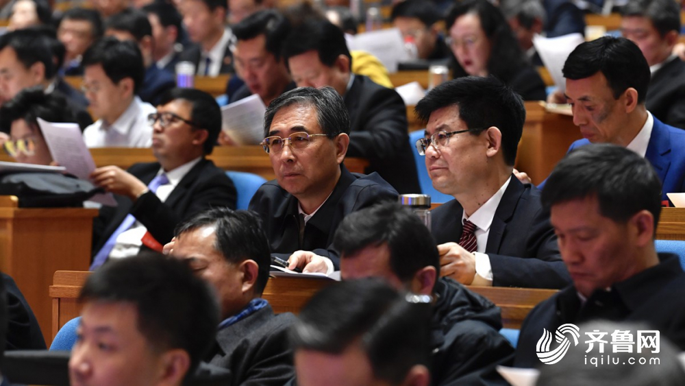 决胜2020·聚焦山东两会｜山东省政协十二届三次会议开幕 镜头聚焦委员履职“微表情”