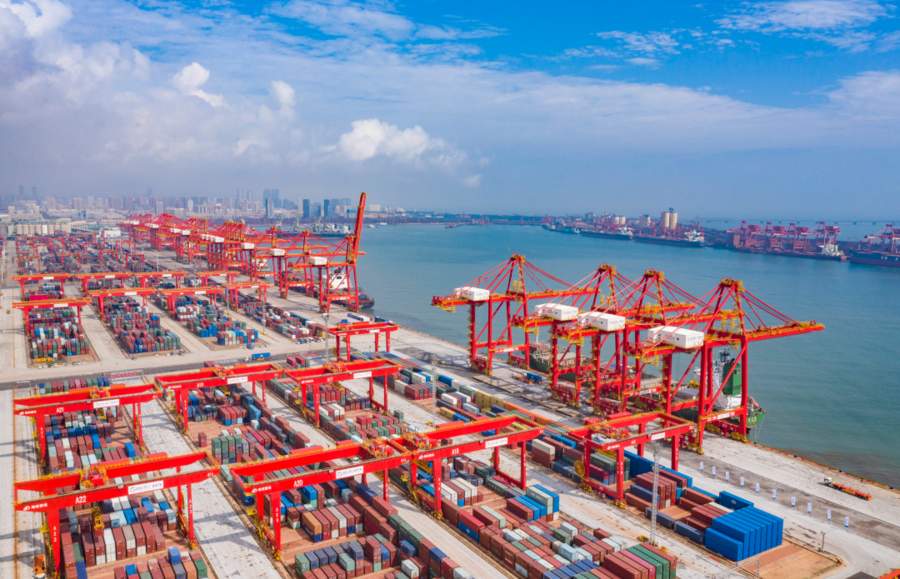 港口雄开万里流，浪奔浪涌新动能