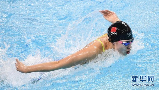 组图：军运会女子100米蝶泳 中国选手张雨霏夺冠