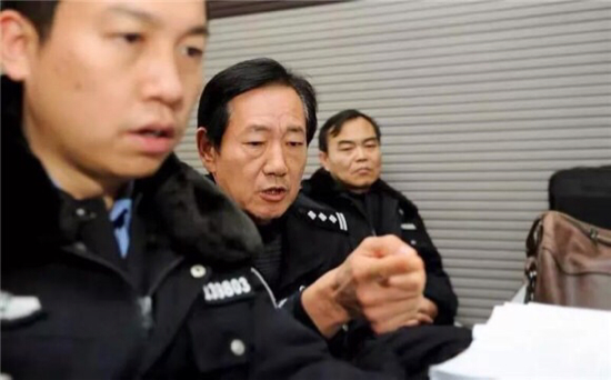 审讯王牌警察为何凭这段文字，就让嫌疑人大哭招供？