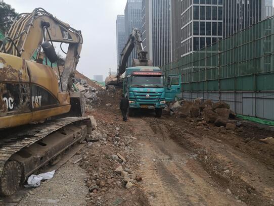 【啄木鸟在行动】舜华路扩宽项目土方施工未采取湿法作业