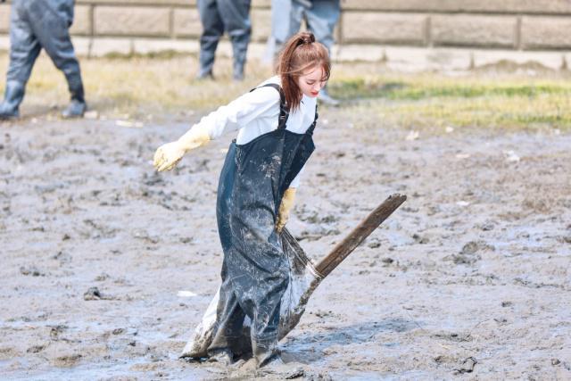 女汉子圈粉无数，岳云鹏大赞迪丽热巴：你好美！
