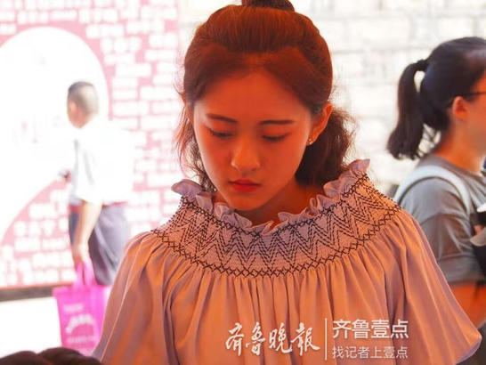 山东艺术学院迎新报到现场，学舞蹈的窈窕女孩，最小的16岁！