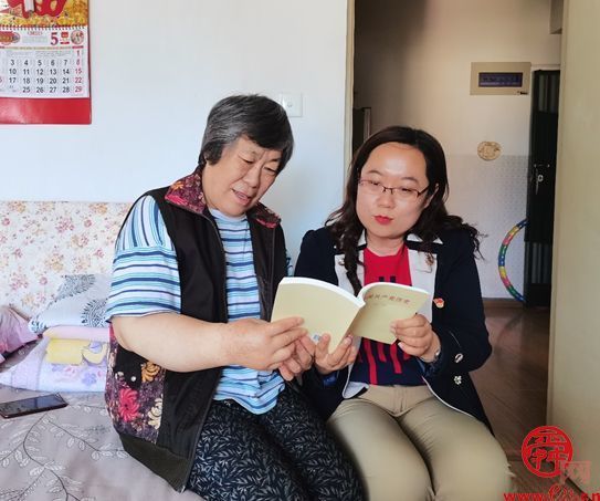 当好百姓身边“四大员”   记天桥区宝华街街道天保新居社区妇联主席孔然