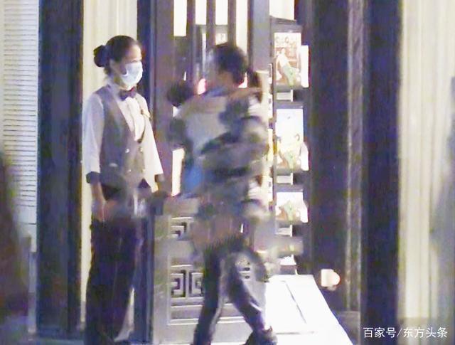 趙麗穎帶兒子現身 寶寶正臉照首曝光 麗穎麻桿腿搶鏡