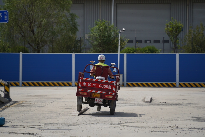 摩托车驾驶证咋考？济南车管为您解读