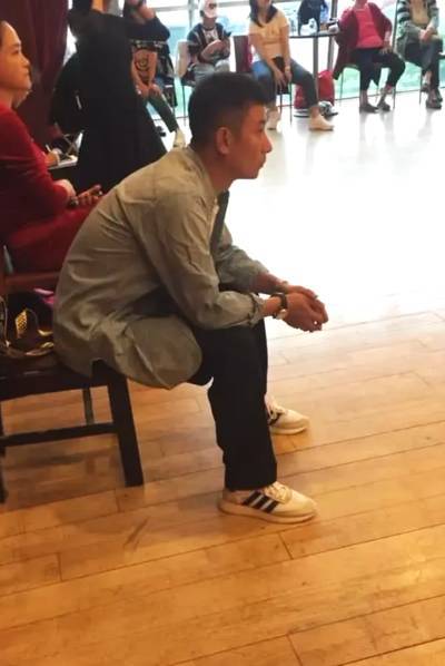 文章探望女儿练舞神情紧张 马伊琍未现身陪同