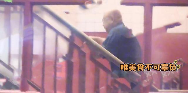 陶虹|徐峥深夜陈赫店里吃火锅，带俩美女同乘保姆车